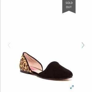 Betsey Johnson Leopard And Black Flats